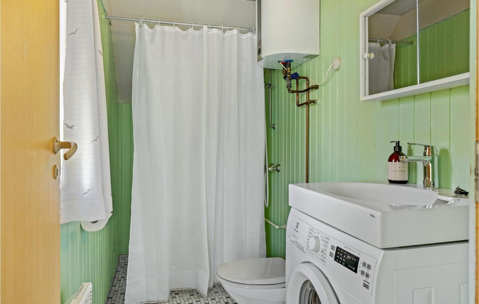 Gorgeous Home In Nexo With Kitchen Εξωτερικό φωτογραφία