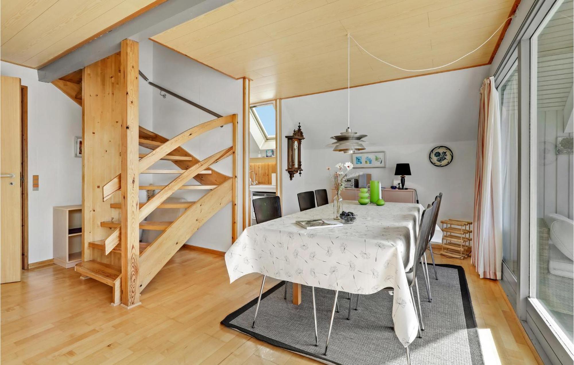 Gorgeous Home In Nexo With Kitchen Εξωτερικό φωτογραφία