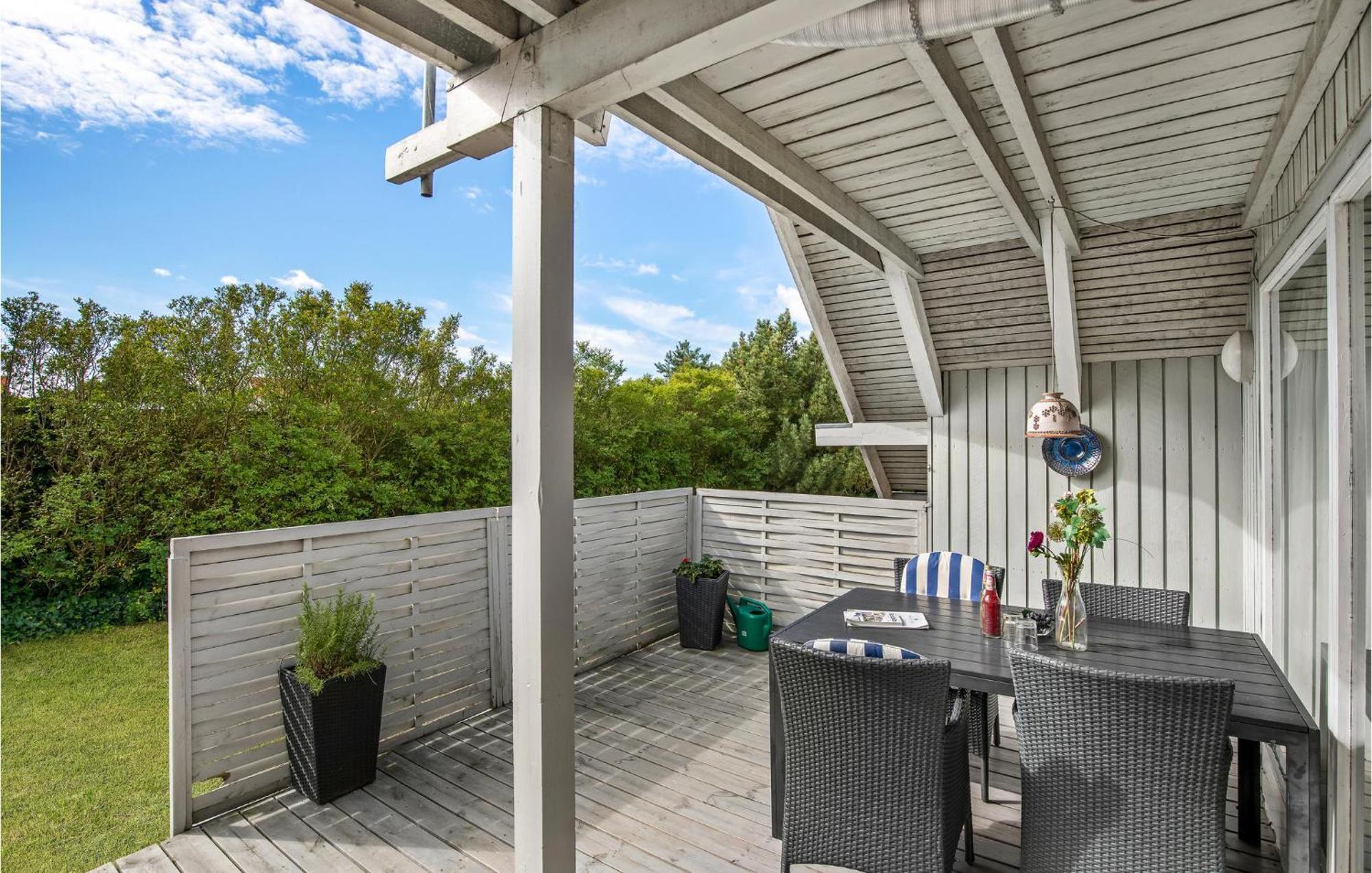 Gorgeous Home In Nexo With Kitchen Εξωτερικό φωτογραφία